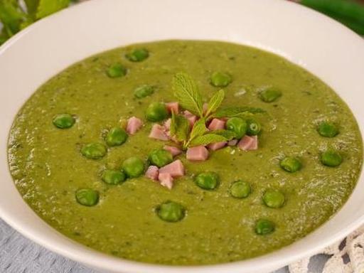 Крем-суп із зеленого горошку з шинкою