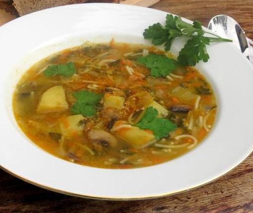Грибний суп зі щавлем та вермішеллю