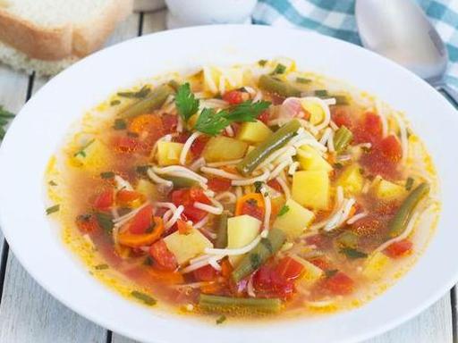 Мінестроне зі стручковою квасолею та дрібною вермішеллю