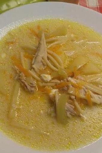 Суп із плавленим сиром та куркою