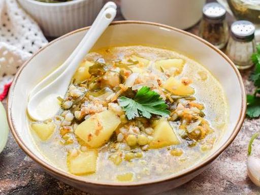 Гречаний Суп з Морською Капустою та Консервованим Горошком