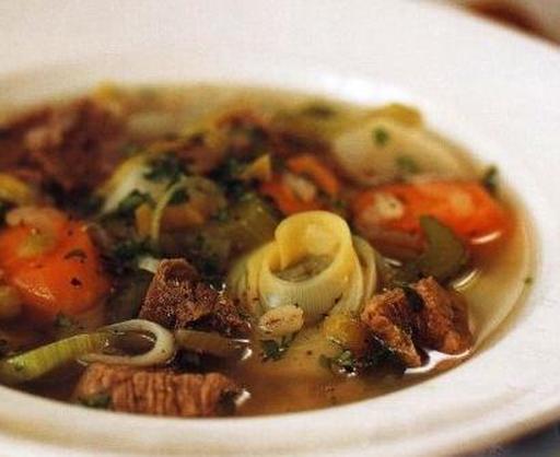 Гороховий суп з овочами, перловкою та м'ясом