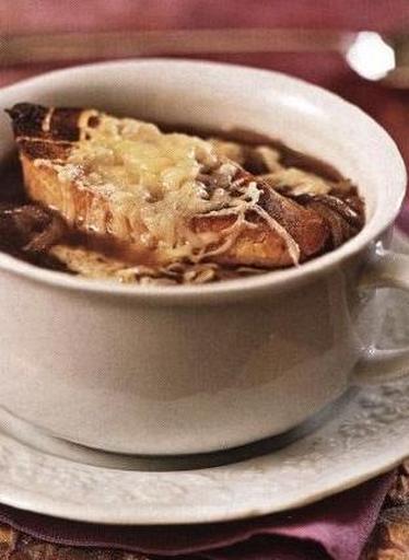 Цибулевий суп із сирною грінкою