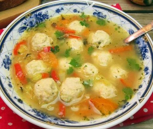 Гороховый суп с куриными фрикадельками
