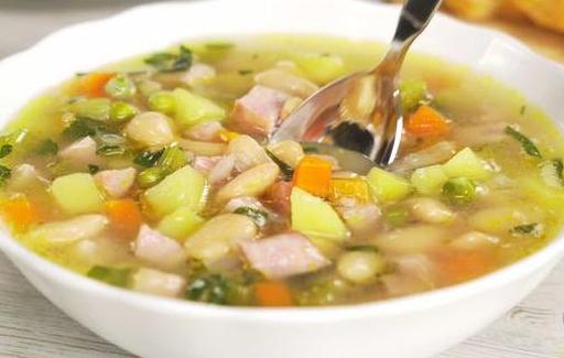 Квасолевий суп з шинкою