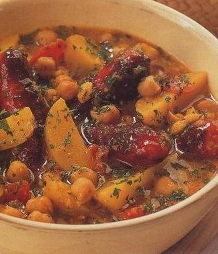 Суп з Нутом та Ковбасками