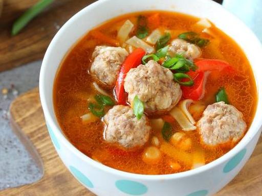 Суп з фрикадельками, нутом та локшиною