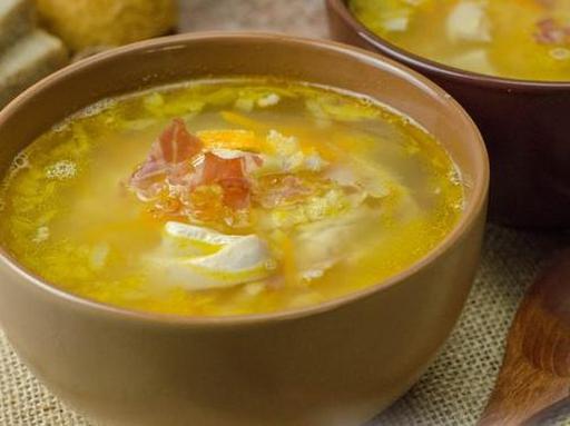 Гороховий суп з копченою грудинкою та куркою