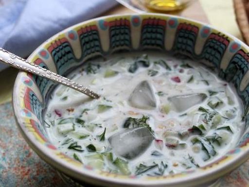 Болгарський таратор з огірком та редискою