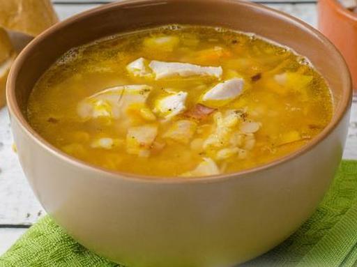 Гороховий суп з куркою та копченою грудинкою (без картоплі)