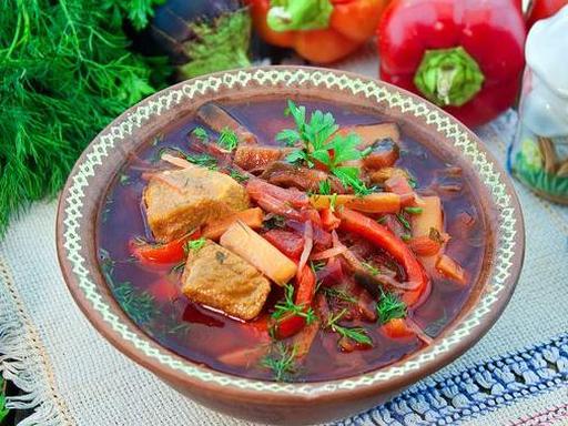 Борщ з баклажанами та яловичиною