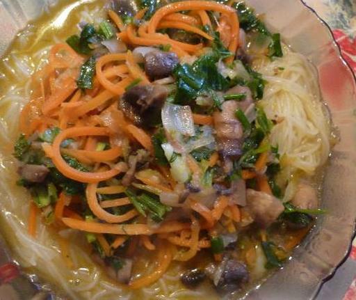 Пісний лагман з грибами та рисовою локшиною